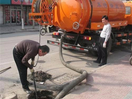 尖峰镇清掏化粪池，健康生活从这里开始